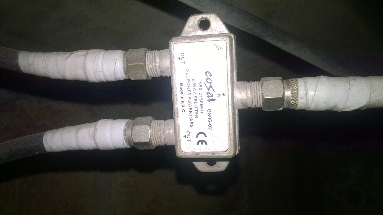 Two Way spliter (all port power pass)<br /><br />Picture by lumia 535