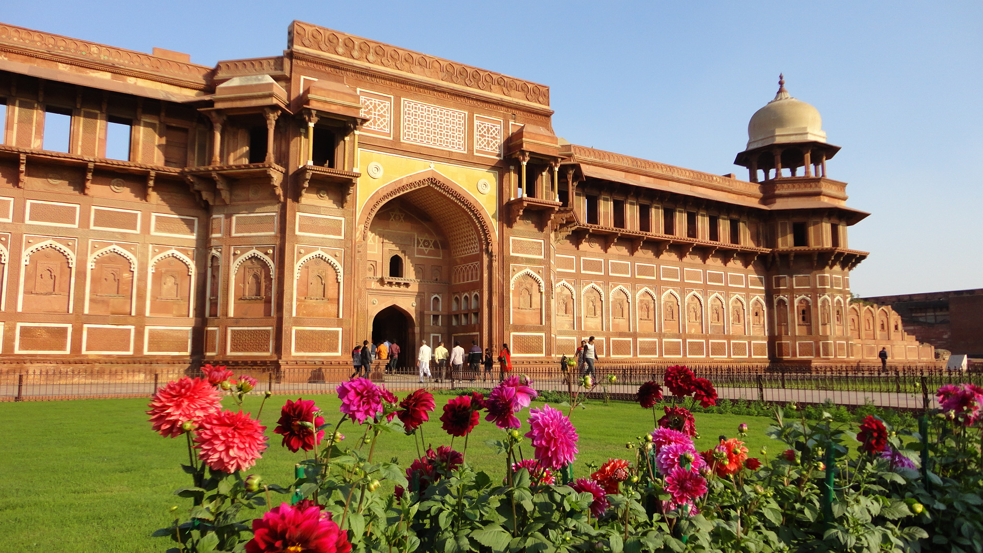 beautiful-picture-of-taj-mahals-gate.jpg