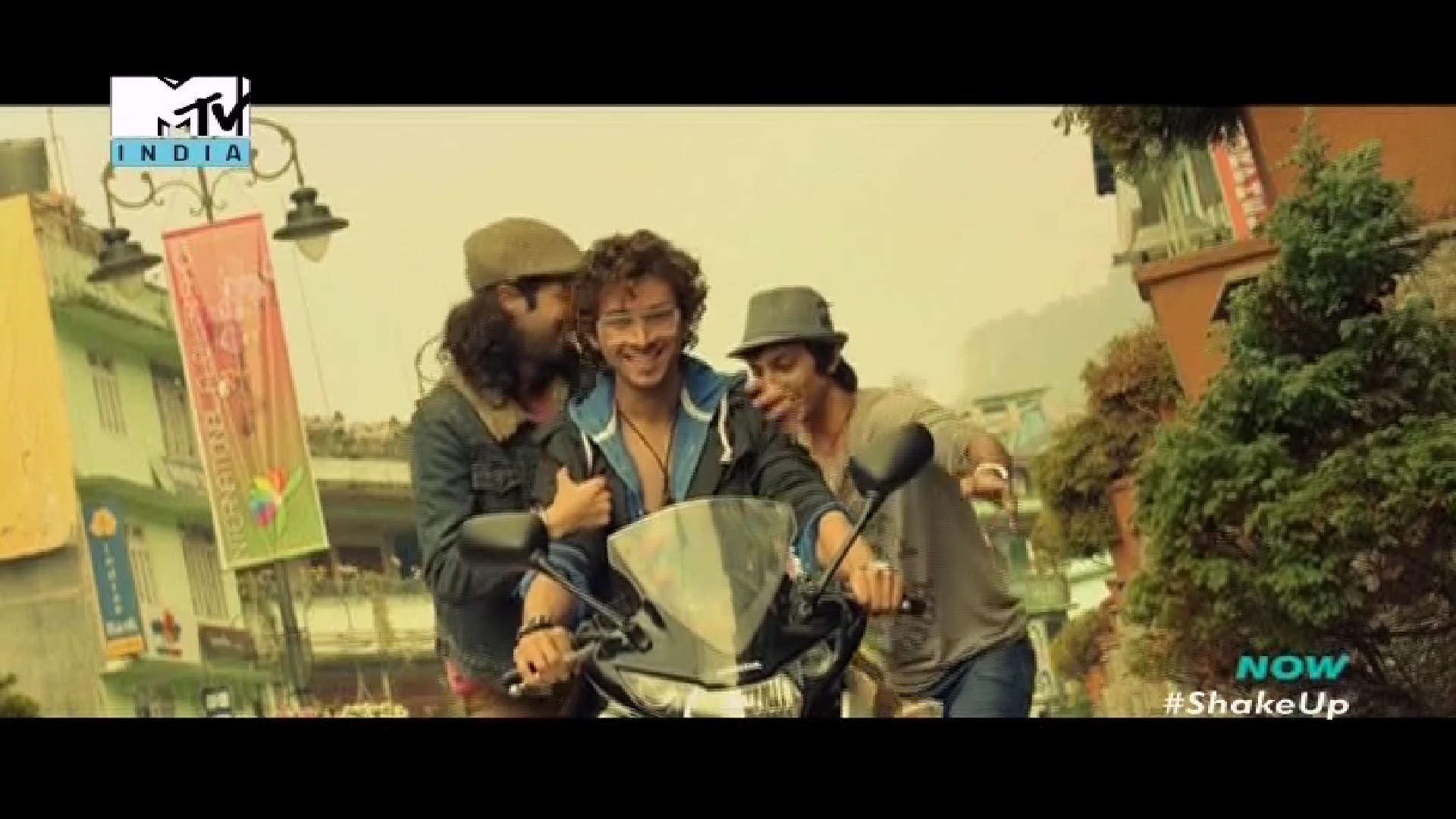 11673 v 27689  @ 45'E