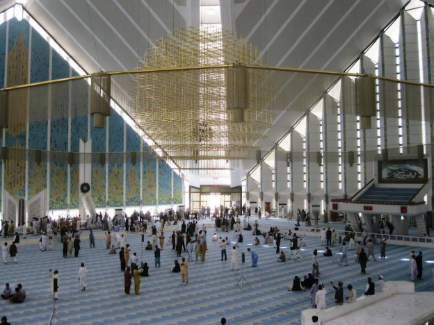 Faisal-Mosque-Inside-Photo-624x468.jpg