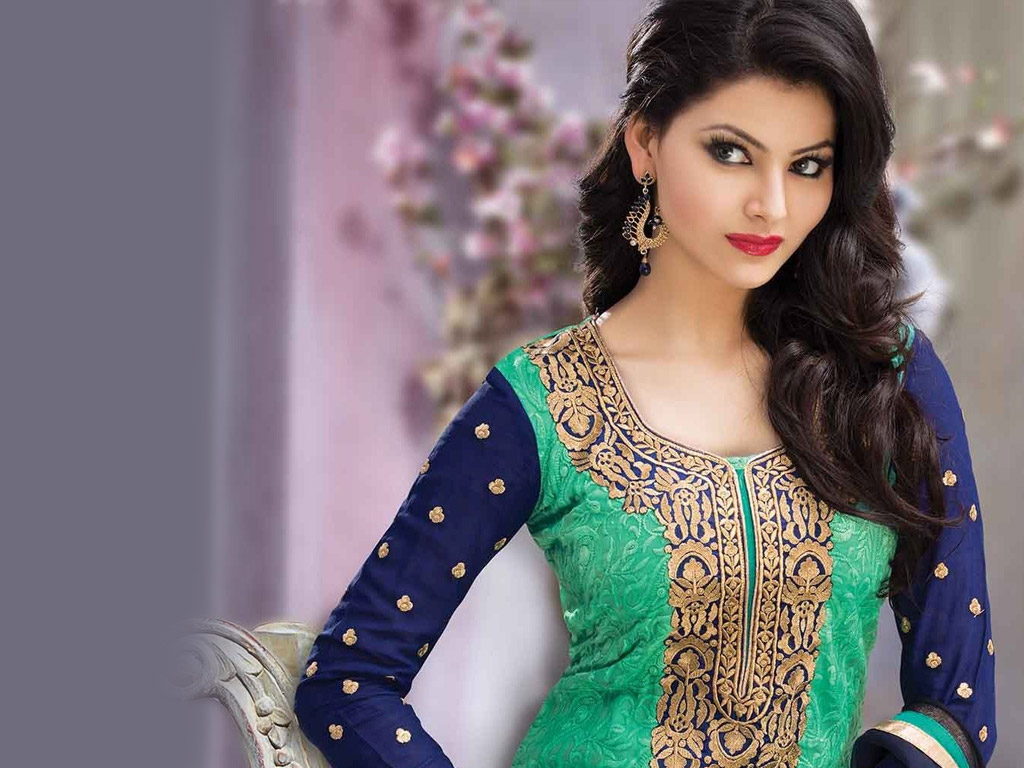 urvashi-rautela_142605669100.jpg