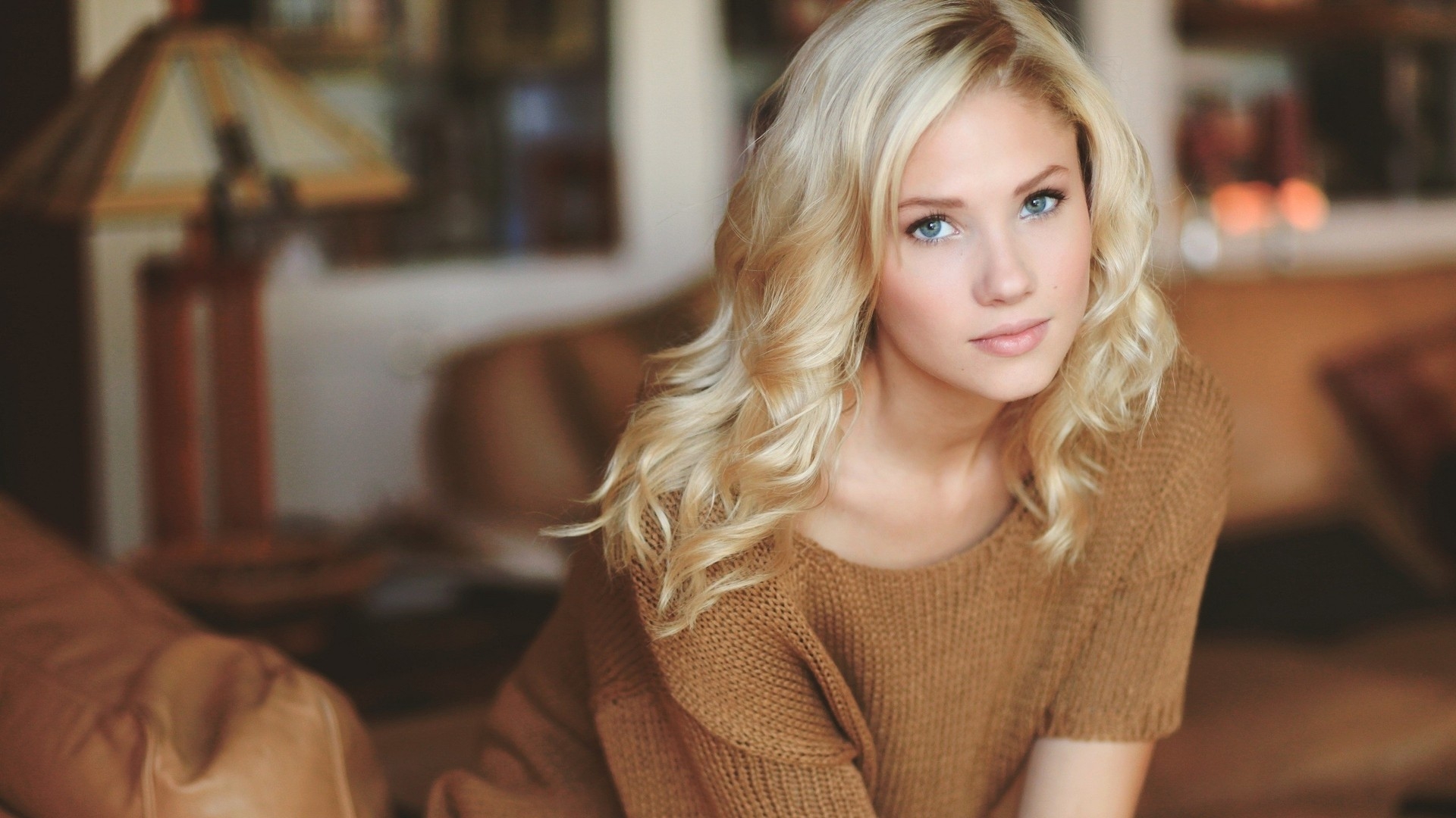 berit_birkeland_blonde_blue-eyed_blouse_charm_28961_1920x1080.jpg