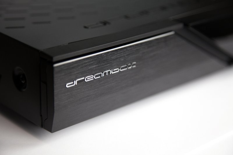 DM920ultraHD_front_03.jpg